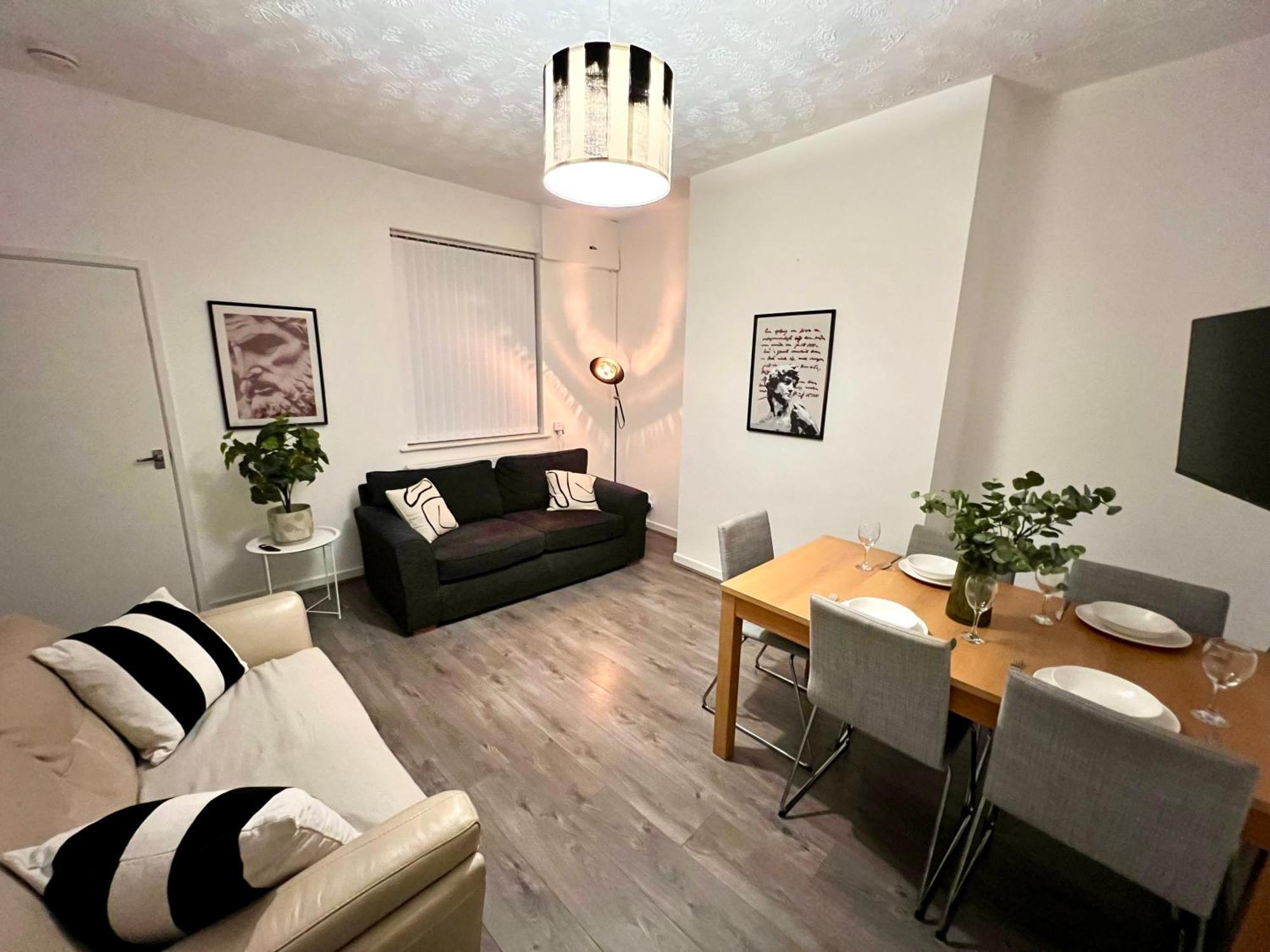 Spacious 3-Bedroom Family Home In Ince Εξωτερικό φωτογραφία